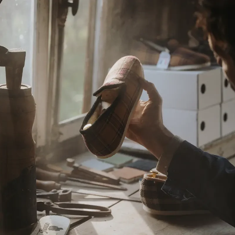 Pantoufles Georges et Thérèse 1931. Pantoufles et chaussons écossais de la collection Georges et Thérèse 1931.